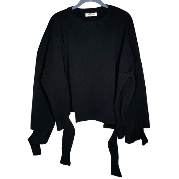 Minimalist sweater black crewneck asymetrical ribbed knit women’s